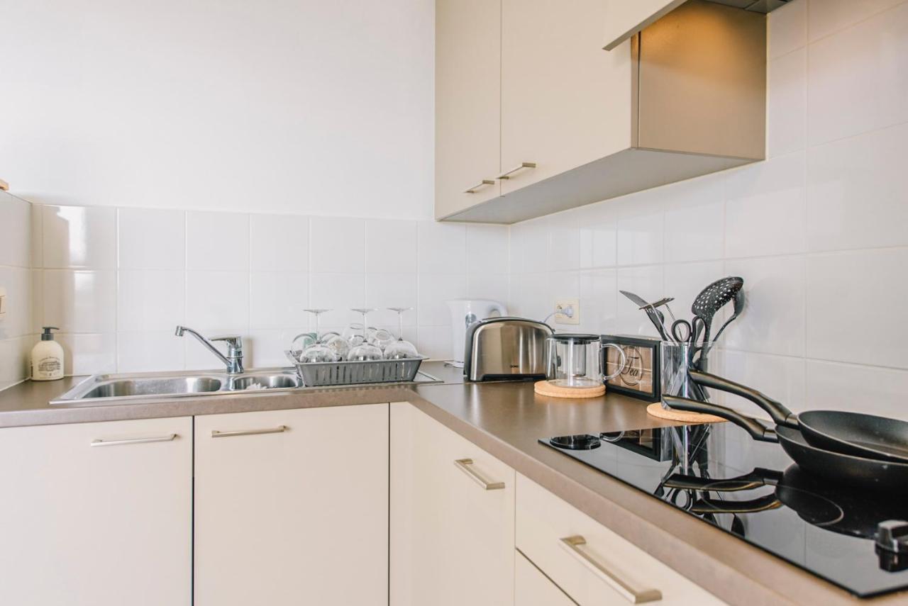 Shs Homes-Luxe Highrise, 2 Bedrooms, Kitchen, Free Parking, Stunning View, Large Tarrasse, Workspace Hasselt Eksteriør bilde