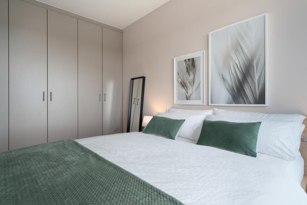 Shs Homes-Luxe Highrise, 2 Bedrooms, Kitchen, Free Parking, Stunning View, Large Tarrasse, Workspace Hasselt Eksteriør bilde